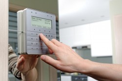 Co warto wiedzieć przed montażem systemu alarmowego w domu?